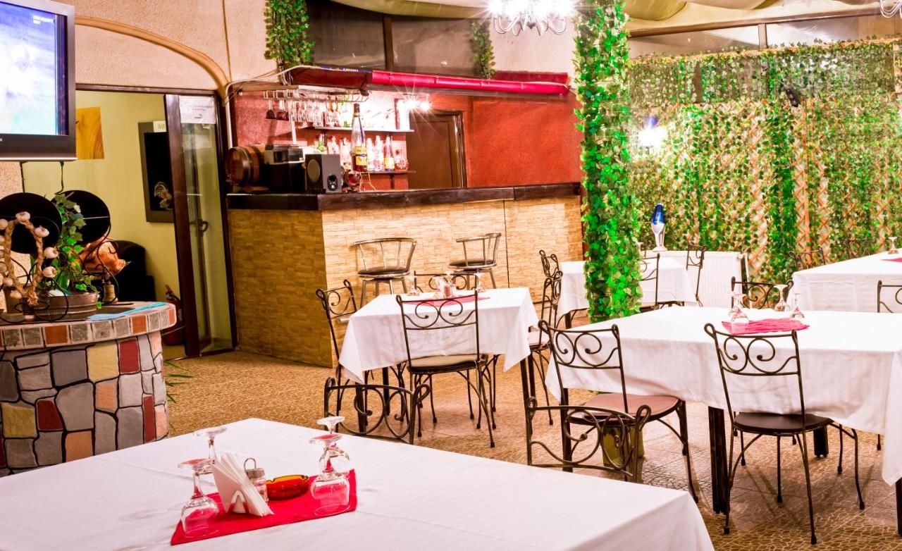 Отель Hotel EOS Бухарест-29