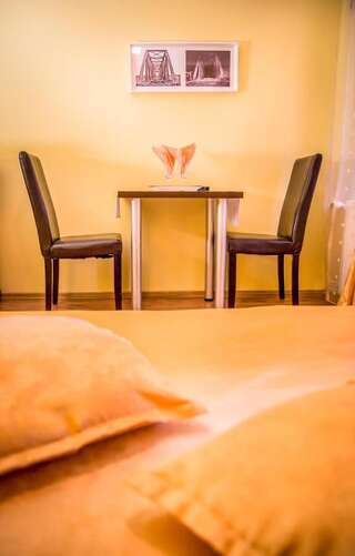 Отель Hotel EOS Бухарест Улучшенный двухместный номер с 1 кроватью-11